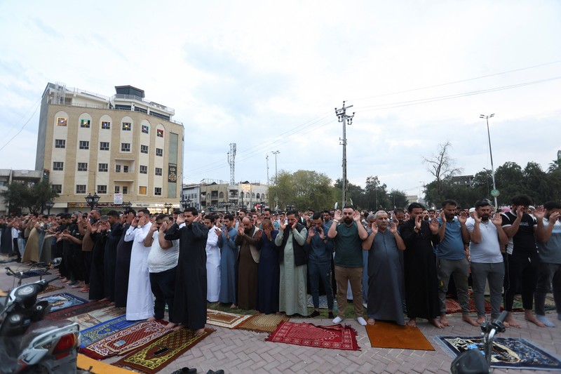 Umat Muslim Sunni melaksanakan salat Idul Fitri di Baghdad, Irak, 30 Maret 2025. (REUTERS/Ahmed Saad) Umat Muslim Sunni melaksanakan salat Idul Fitri di Baghdad, Irak, 30 Maret 2025. (REUTERS/Ahmed Saad)
