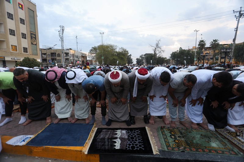 Umat Muslim Sunni melaksanakan salat Idul Fitri di Baghdad, Irak, 30 Maret 2025. (REUTERS/Ahmed Saad) Umat Muslim Sunni melaksanakan salat Idul Fitri di Baghdad, Irak, 30 Maret 2025. (REUTERS/Ahmed Saad)