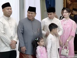 Most Popular: Gaya Selvi Ananda Lebaran di Istana Merdeka Most Popular: Gaya Selvi Ananda Lebaran di Istana Merdeka