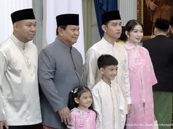 Selvi Ananda Tampil Anggun Hadiri Open House Lebaran di Istana Merdeka Selvi Ananda Tampil Anggun Hadiri Open House Lebaran di Istana Merdeka