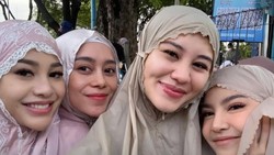 Mahalini, Lesti Kejora, Aurel dan Aaliyah Massaid Salat Idulfitri Bersama