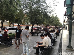 Saat Bau Pesing Ganggu Kenyamanan Wisatawan di Malioboro Jogja
