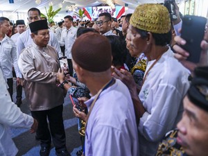 Warga Spill Isi Bingkisan Halalbihalal Prabowo: Handuk-Kue Kering