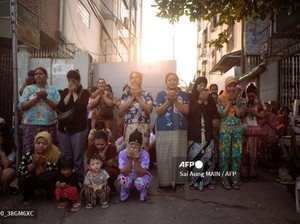 Doa dan Air Mata Saat Idul Fitri di Myanmar yang Hancur Akibat Gempa