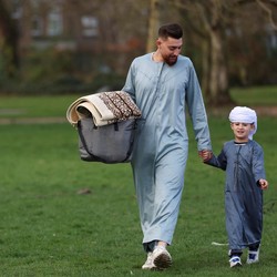 Lebaran Ditanya 'Kapan Punya Anak'? Begini Cara Menjawabnya