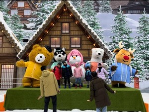 Rasakan Keseruan Libur Lebaran di Trans Snow World Surabaya