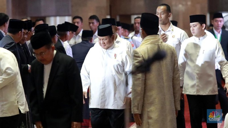 Presiden Prabowo Subianto dan Wakil Presiden Gibran Rakabuming Raka melaksanakan Salat Idul Fitri 1446 H di Masjid Istiqlal, Jakarta, Senin (31/3/2025). (վ/Muhammad Sabki)