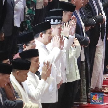 Potret Prabowo-Gibran Salat Idul Fitri 1446 H di Masjid Istiqlal