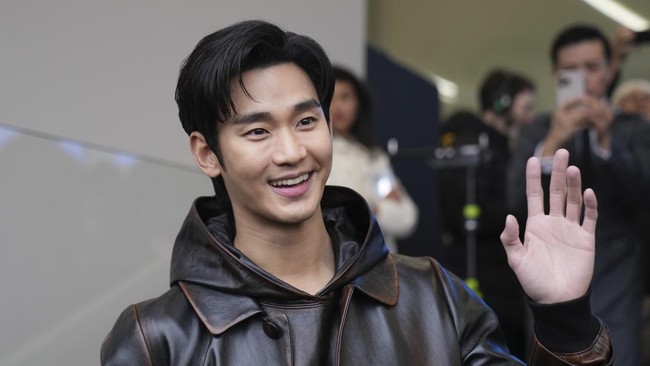 Comeback Kim Soo-hyun Masih Tanda Tanya, Tim Hukum Angkat Bicara