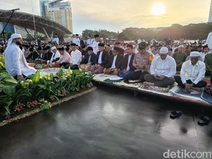 Appi-Danny Salat Idul Fitri 1446 H di Lapangan Karebosi Makassar