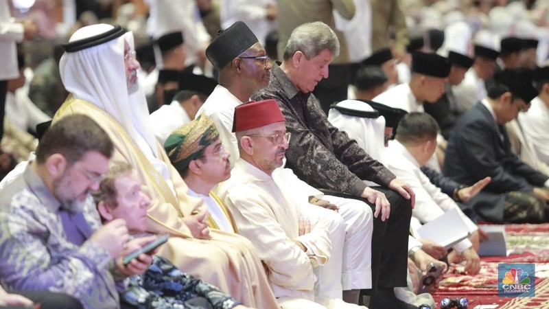 Presiden Prabowo Subianto dan Wakil Presiden Gibran Rakabuming Raka melaksanakan Salat Idul Fitri 1446 H di Masjid Istiqlal, Jakarta, Senin (31/3/2025). (վ/Muhammad Sabki)