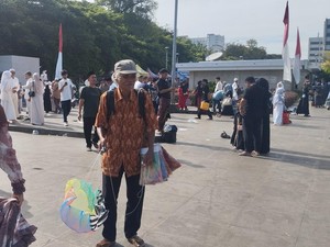 Kakek Sukarya Jualan Mainan di Istiqlal, Manfaatkan Keramaian Salat Id
