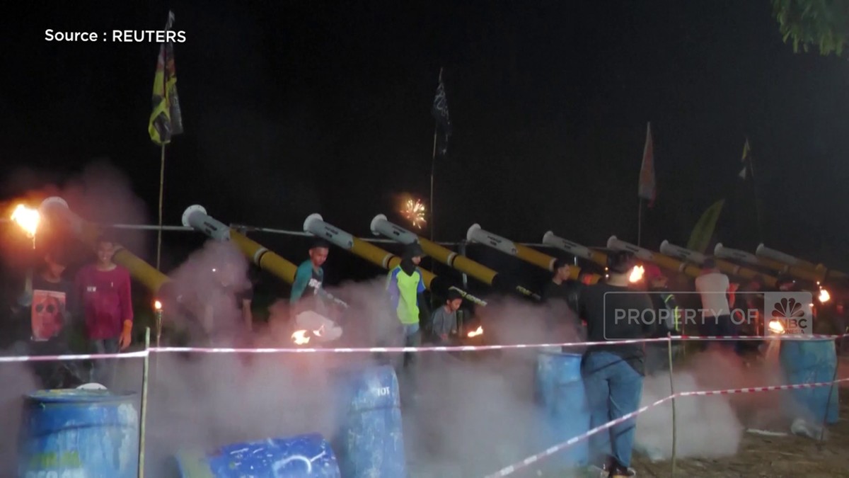 Gemuruh Tradisi: Meriam Talang Warnai Suasana Lebaran di Malaysia!