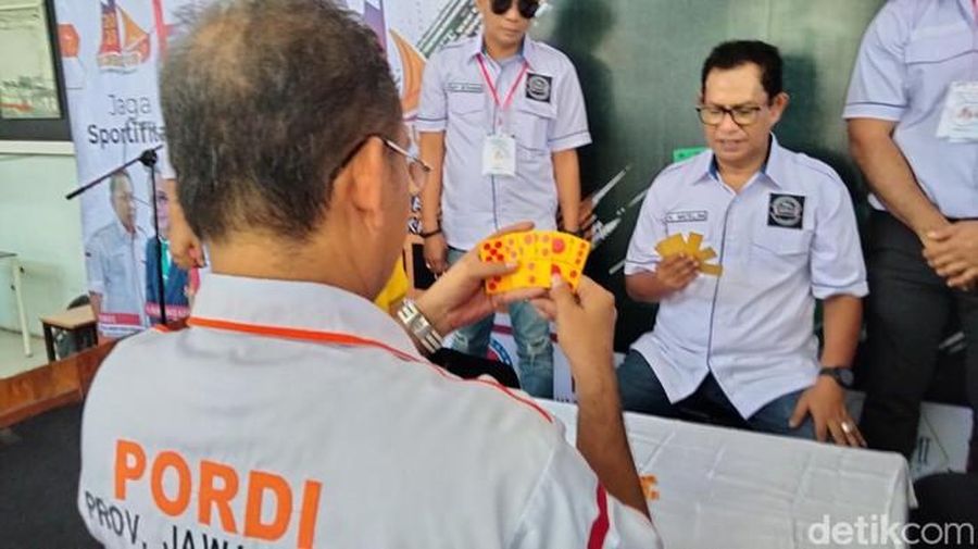 Turnamen domino di Surabaya. (Deny Prastyo Utomo/detikJatim)
