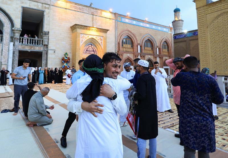 Umat muslim menjalankan ibadah solat ied di kawasan Masjid Istiqlal, Jakarta, Senin (31/3/2025). Umat muslim menjalankan ibadah solat ied di kawasan Masjid Istiqlal, Jakarta, Senin (31/3/2025). (CNBC Indonesia/Muhammad Sabki)