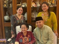 Potret Didit Putra Prabowo Selfie dengan Megawati, SBY, dan Jokowi