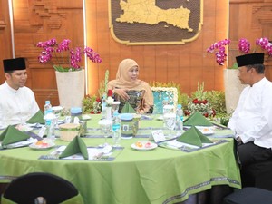 Gubernur Khofifah Tekankan Pentingnya Sinergitas Saat Open House Lebaran