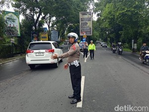 Jumlah Kendaraan di Jalur Wisata Prigen Pasuruan Naik 50 Persen