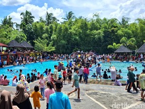 Pengunjung Tumpah Ruah di Kolam Embulan Boroq Lombok Timur