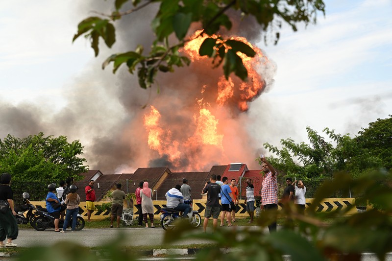 Pipa Gas Bocor Picu Kebakaran di Malaysia. REUTERS/Stringer