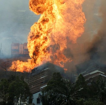 Pipa Gas Bocor, Kebakaran Hebat Terjang Negara Tetangga RI