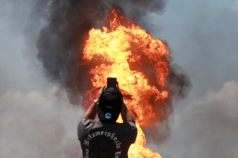 Pipa Gas Bocor Picu Kebakaran di Malaysia. REUTERS/Stringer