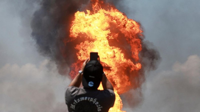 Pipa Gas Bocor Picu Kebakaran di Malaysia. REUTERS/Stringer
