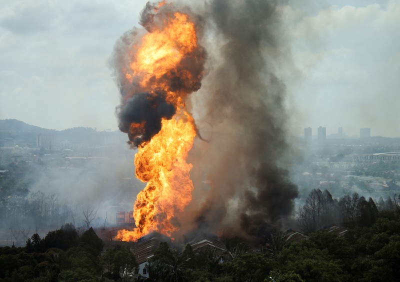 Pipa Gas Bocor Picu Kebakaran di Malaysia. REUTERS/Stringer