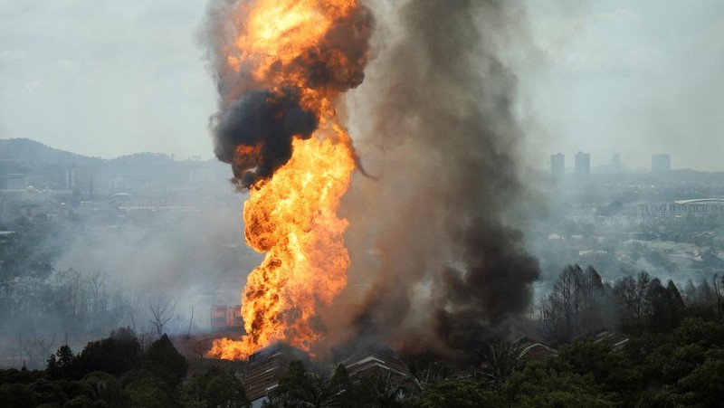 Pipa Gas Bocor Picu Kebakaran di Malaysia. REUTERS/Stringer