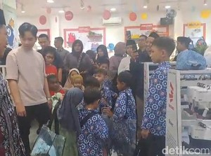 Wapres Gibran Ajak Puluhan Anak Panti Asuhan di Solo Beli Baju Lebaran