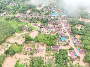 Banjir Rendam Jalan Trans Sulawesi di Morut, Lalin Lumpuh-110 Rumah Terdampak