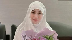 Celine Evangelista Dobel Bahagia, Lebaran dan Ulang Tahun di Makkah