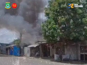 Kebakaran Dekat Kawasan Industri Tangerang, Asap Hitam Membubung