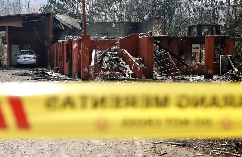 Rumah-rumah dan kendaraan yang hancur terlihat setelah kebakaran besar pada jaringan pipa gas di Puchong, Malaysia, Selasa (1/4/2025). (ARIF KARTONO / AFP) Rumah-rumah dan kendaraan yang hancur terlihat setelah kebakaran besar pada jaringan pipa gas di Puchong, Malaysia, Selasa (1/4/2025). (ARIF KARTONO / AFP)