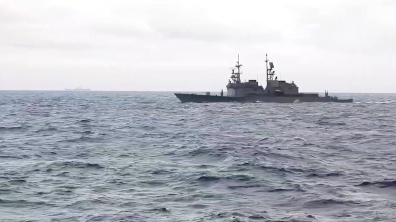 Lebih dari 10 kapal militer China mendekati zona perbatasan Taiwan sejauh 24 mil laut (44,4 kilometer) pada Selasa (1/4/2025) pagi. Sebagai respons, Taiwan mengerahkan kapal perangnya sendiri untuk menghadapi pergerakan tersebut. (Tangkapan Layar Video Reuters/TAIWAN DEFENCE MINISTRY)