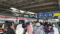 Yang Berbeda di KRL Saat Libur Lebaran