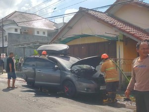 Mobil Pemudik Asal Bekasi Terbakar di Ngemplak Sleman