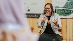 Penulis Bali: Terbitkan Buku Lewat Jalur Indie, Lalu Dijual Sendiri