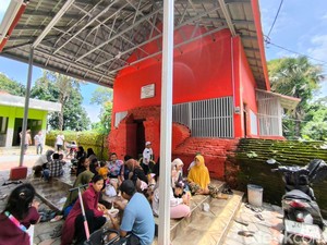 Petilasan Sunan Kalijaga di Cirebon Diserbu Peziarah Saat Lebaran