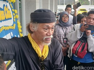 Ray Sahetapy dalam Kenangan Tio Pakusadewo: Teman Kala Terpuruk