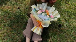 Lebaran di Inggris, Zara Putri RK Menikmati Opor Ayam hingga Bacang