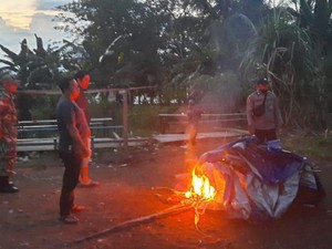 Pemberantasan Judi Sabung Ayam di Sintang, Lapaknya Langsung Dibakar