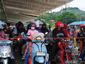 Tinjau Arus Balik di Pelabuhan Bakauheni, Kabaharkam Prioritaskan Pemudik Motor
