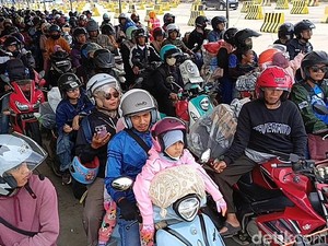 Arus Balik Lebaran, Pemudik Motor Padati Pelabuhan Bakauheni