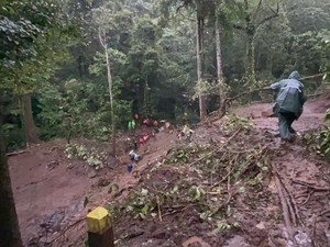 Jalur Pacet-Cangar Longsor: Ada Korban Jiwa, 4 Tempat Wisata Ditutup Sementara