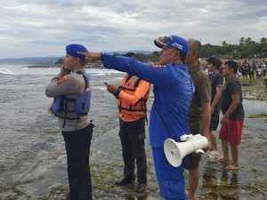 Remaja Bandung Tenggelam Saat Berenang di Pantai Karang Papak Garut