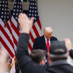 RI Kena Tarif Trump 32%, Negara Tetangga Cuma 10%!
