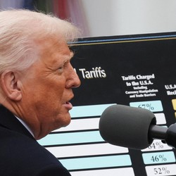 Bukti Amerika Menderita Gara-gara Trump: Semua Sahamnya Turun!
