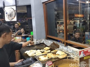 Martabak HAR hingga Mie Celor Diburu Warga Usai Lebaran