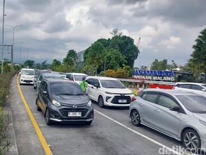 Hari Ketiga Lebaran, Ribuan Kendaraan Keluar dari Exit Tol Singosari